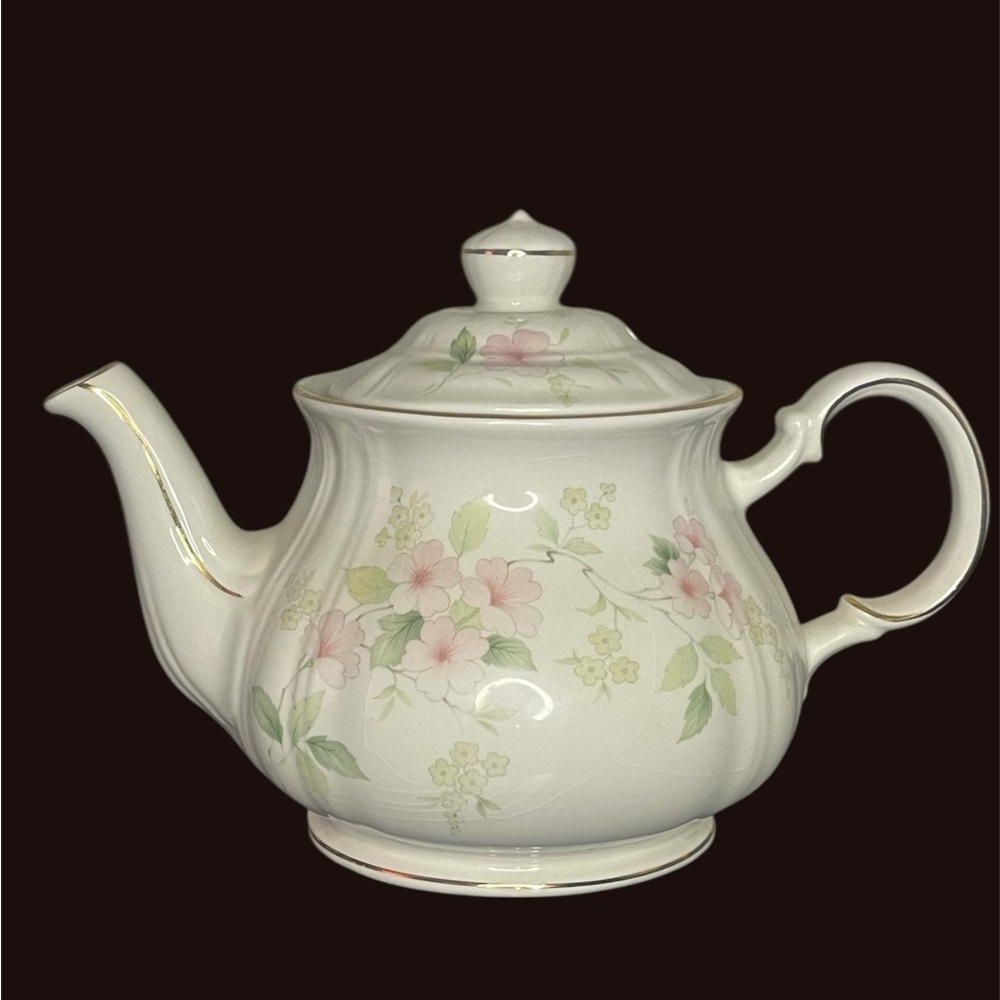 Sadler 3923 Floral Teapot with Pink and Green Accents
